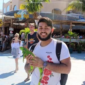 Meet your Posher, Arturo